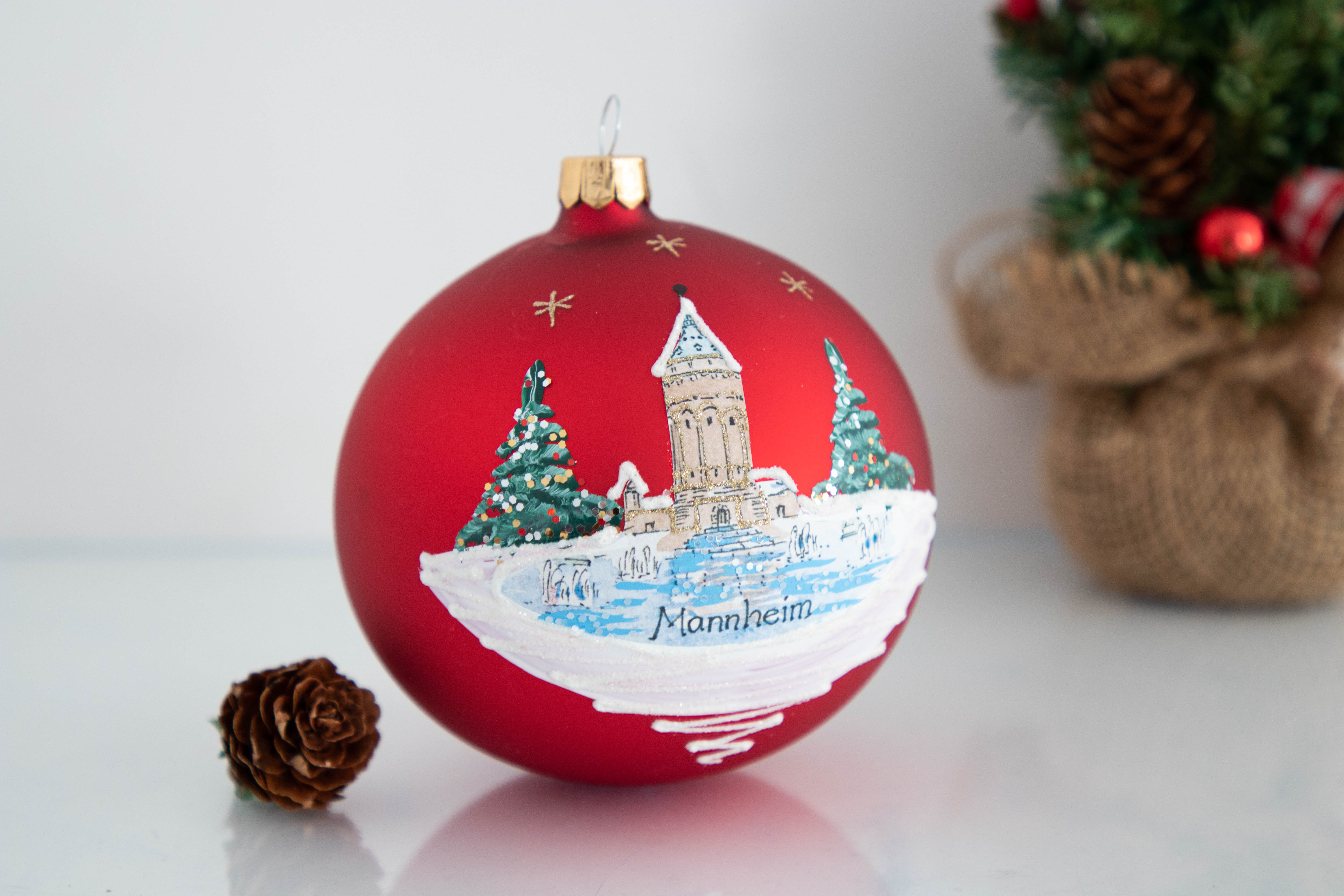 Weihnachtskugel Mannheim Wasserturm, rot oder gold Weihnachtskugel Mannheim Wasserturm, rot oder gold