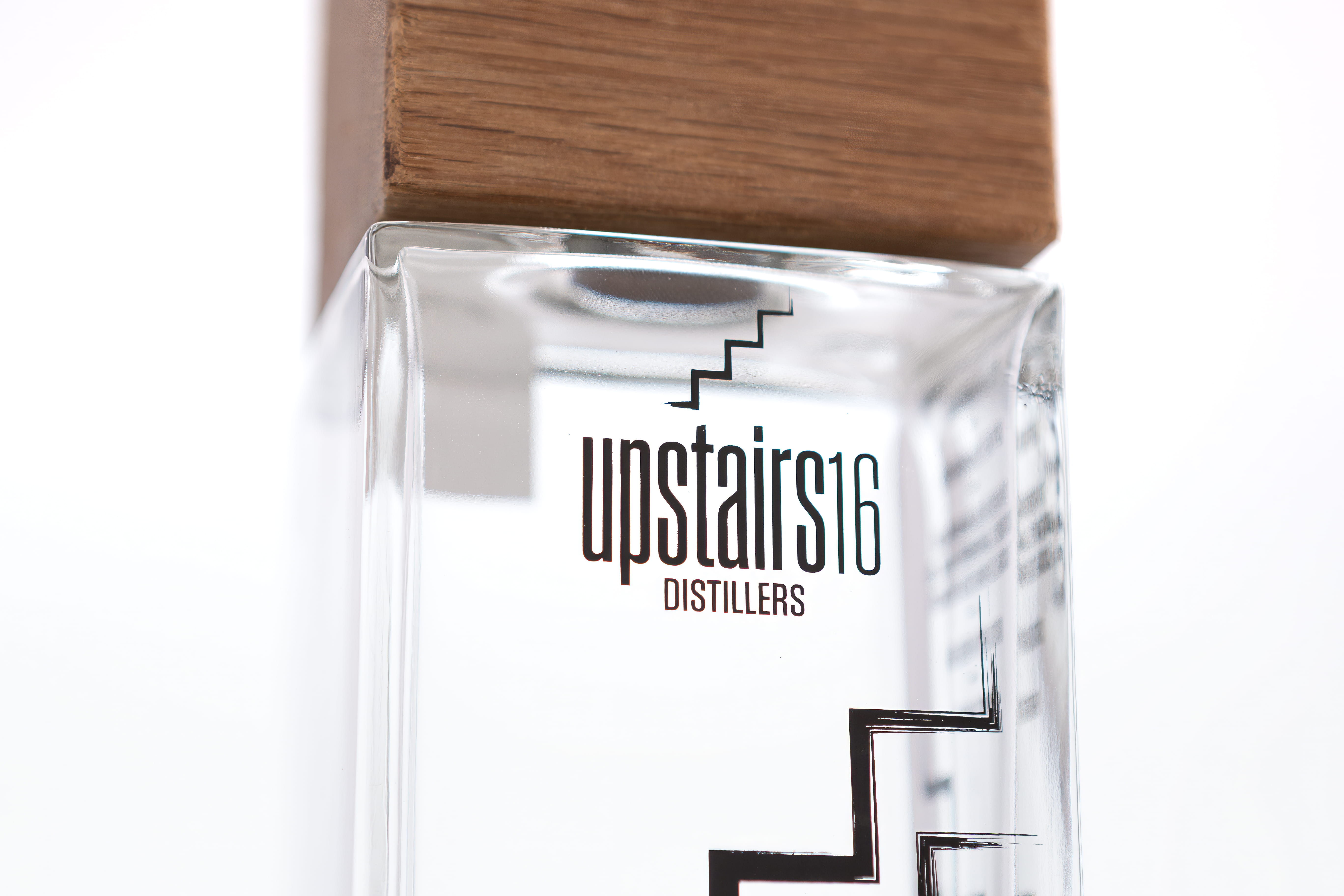 Upstairs 16 Dry Gin